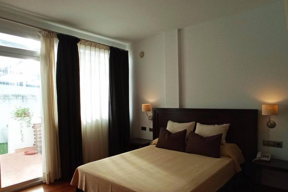 Hotel Baeza Monumental By Eme Hoteles Экстерьер фото