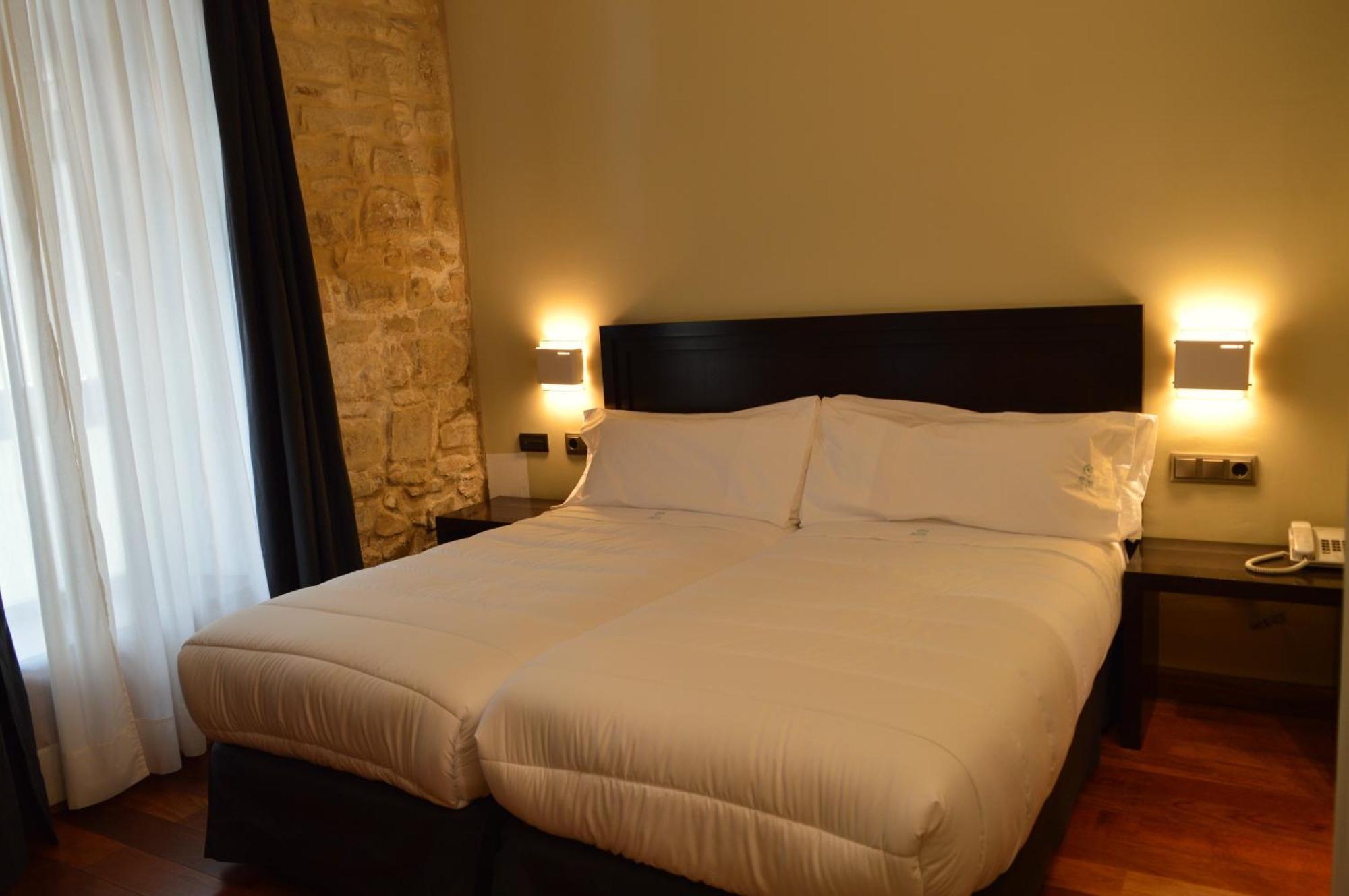 Hotel Baeza Monumental By Eme Hoteles Экстерьер фото