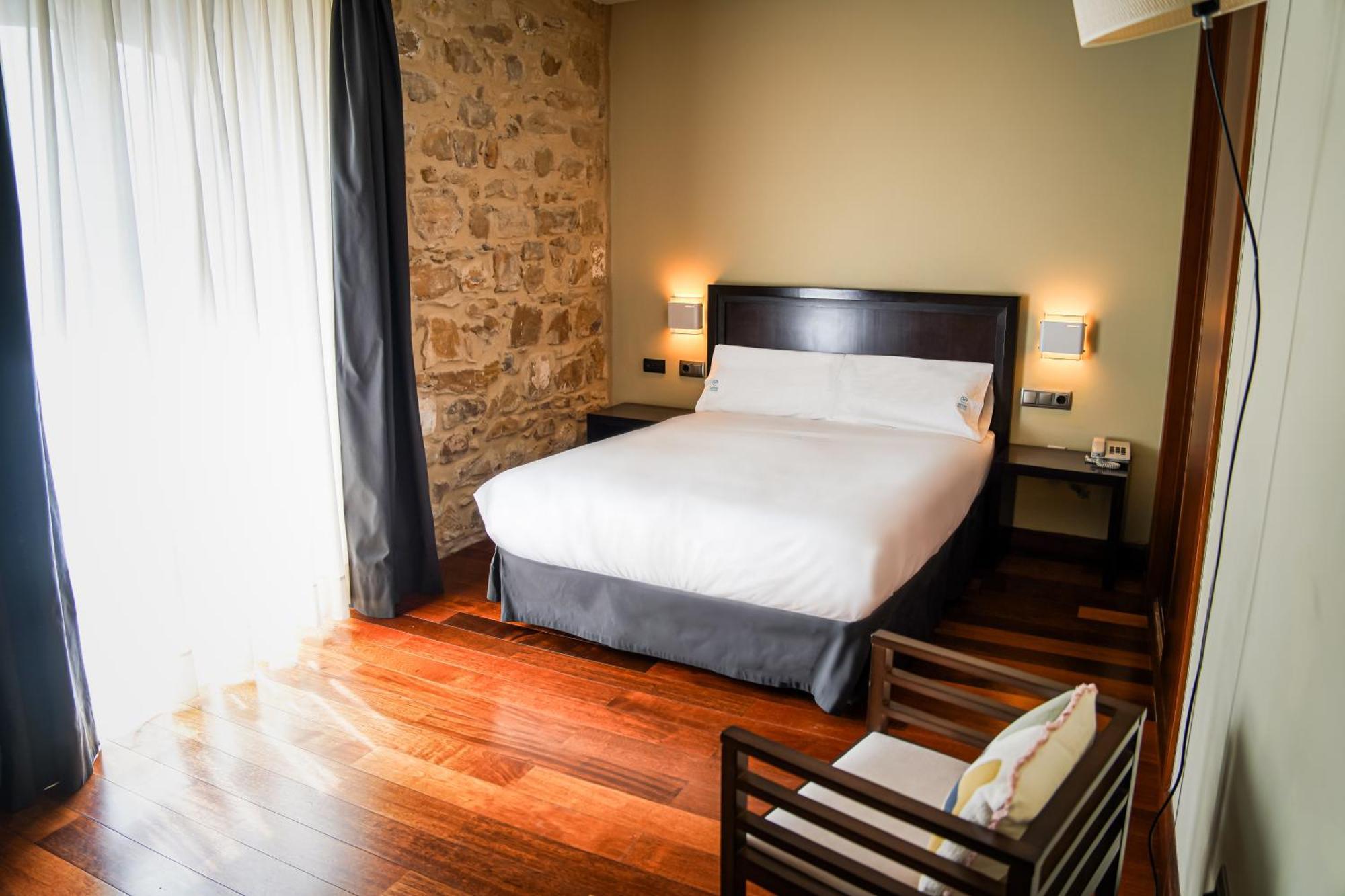 Hotel Baeza Monumental By Eme Hoteles Экстерьер фото