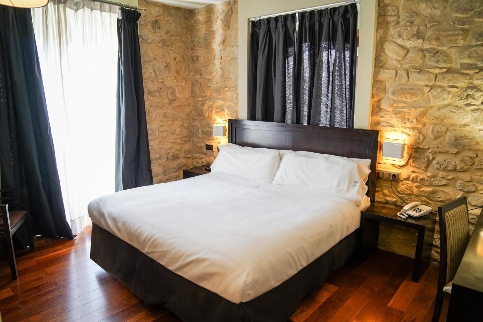 Hotel Baeza Monumental By Eme Hoteles Экстерьер фото